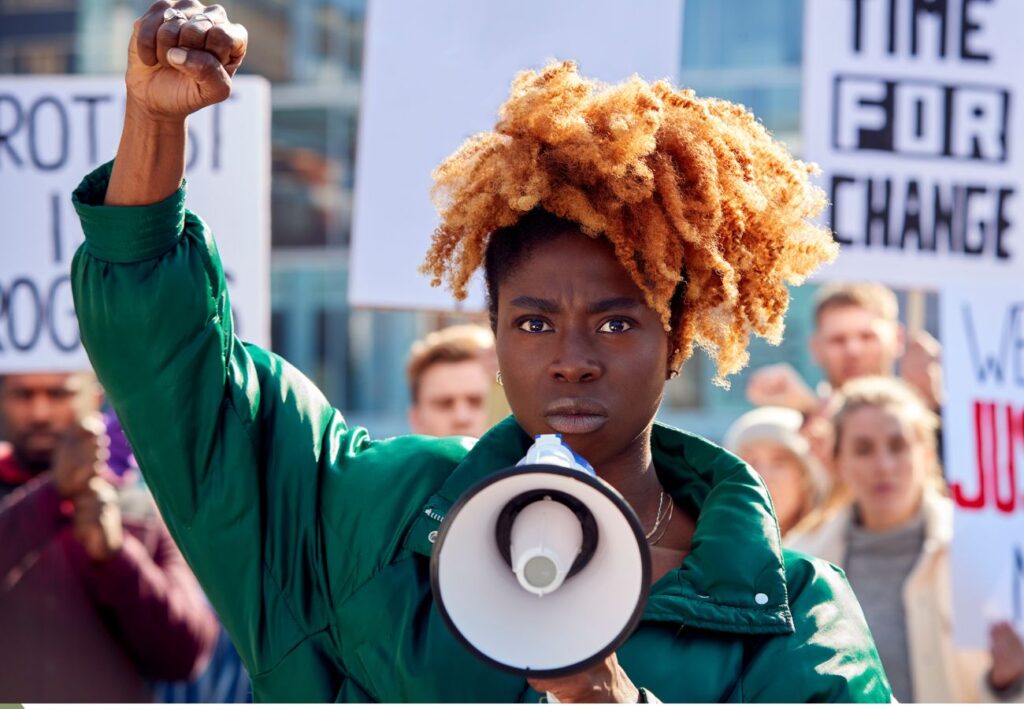 mulher lutando contra racismo no ensino de canto